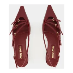 Baleriny typu slingback ze skóry lakierowanej z klamrami