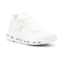 Białe płaskie buty z bocznym logo