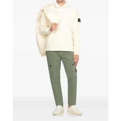 Białe T-shirty i Pola