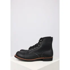 Buty sznurowane