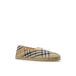 Buty ze wzorem