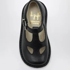 Buty z klamrą