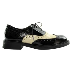 EMILIA3 Laced Shoe