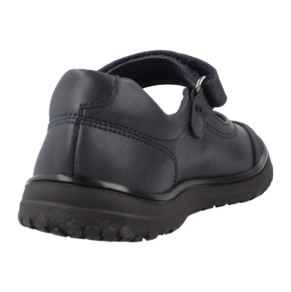 Klasyczne buty dziecięce