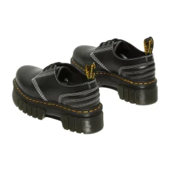 Pikowane buty na platformie
