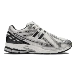 1906R Training Shoe
