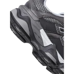 9060 Sneakers