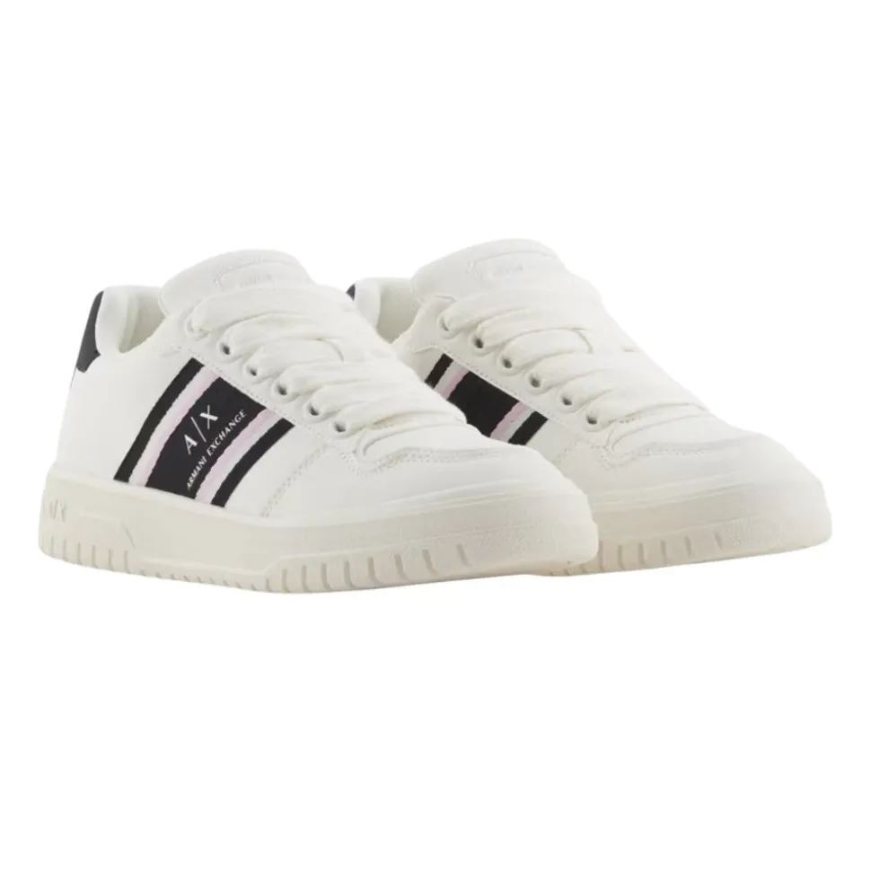 Sneakersy z kontrastowymi paskami