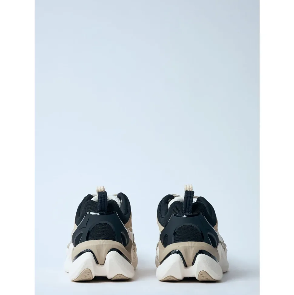 Sneakersy z nubukowej skóry na grubej podeszwie