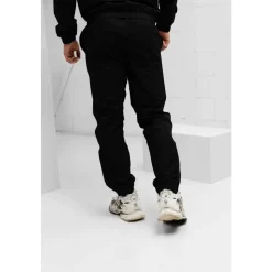 Sportowy dres z tafty diamentowej