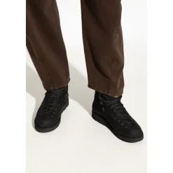 Sznurowane buty
