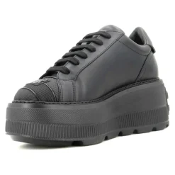 Wegańskie sneakersy na koturnie ze skóry